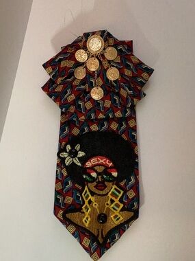 Junkie Tie: Sexy African American Queen